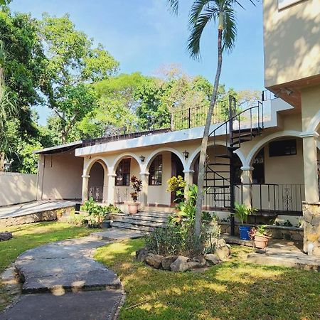 Camilas Hotel San Pedro Sula Exterior photo